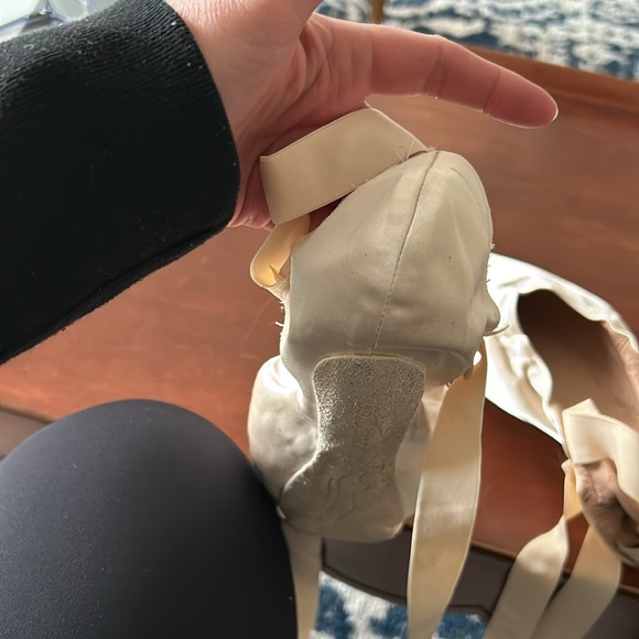 So Danca Ballet Pointe Shoes, Size 7.5E - Picture 7 of 12